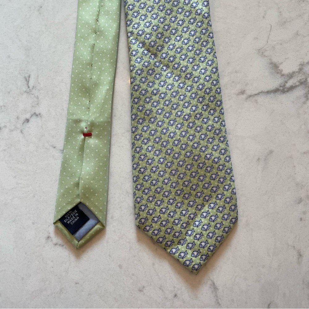 Tommy Hilfiger 🐠 Men’s Silk Tie in Light Green with Blue Fish Print